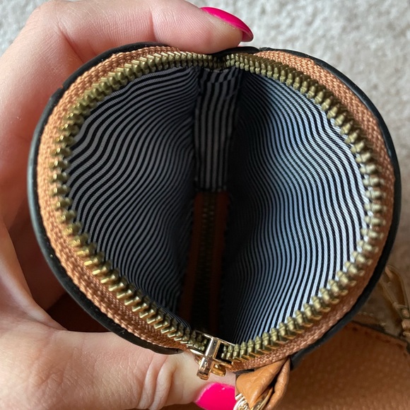 DELUXITY | Faux Leather Crossbody 3pc Set in tan - Picture 6 of 7